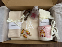 Cargar imagen en el visor de la galería, Christmas Box - COZY GIRL