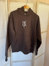Cargar imagen en el visor de la galería, Sudadera capucha marrón unisex NËDA