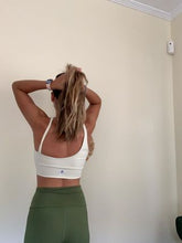 Cargar imagen en el visor de la galería, Top deportivo asimétrico