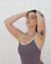 Cargar imagen en el visor de la galería, bañador natación sostenible