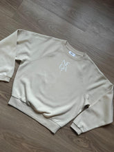 Cargar imagen en el visor de la galería, Sudadera crop mujer NËDA
